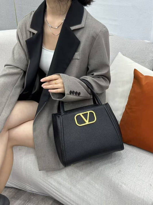 Sac à main structuré avec boucle dorée – Format mini chic